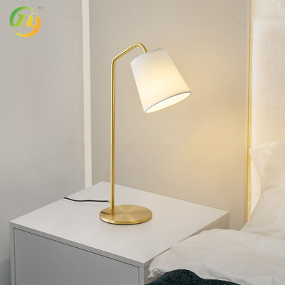 Moderne, rustikal gestaltete, stoffförmige Schlafzimmer, LED-Tischlampe, warme, helle Schreibtischleuchten