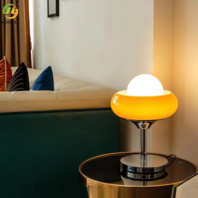 KOPFENDE-Tischlampe Bauhaus-Ei-Törtchen LED gelbes Metallformen Glas40w