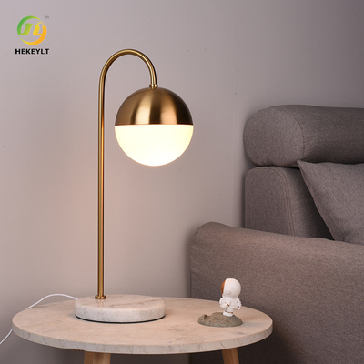Nordische goldene Kopfende-Tischlampe der Ball-Kunst-LED 25 Watt für Dekorations-Schlafzimmer