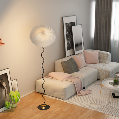 Kreativer moderner Stoff-unbedeutende Stehlampe für Wohnzimmer
