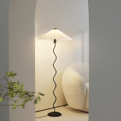Kreativer moderner Stoff-unbedeutende Stehlampe für Wohnzimmer