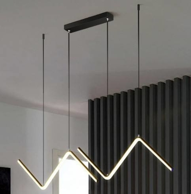Esszimmer-Restaurant-modernes hängendes Licht, das linearen Leuchter hängt